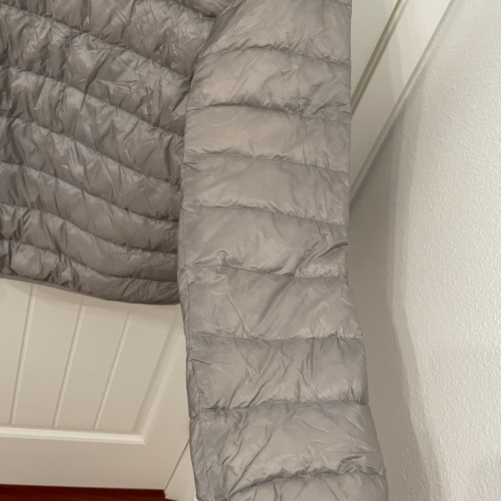 Uniqlo Ultra Light Down Jacket - Picture 9 of 9